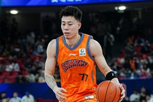 对位外援专注防守！张镇麟4中0仅拿1分3篮板3助攻1盖帽